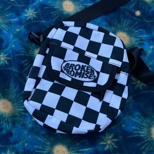 Broken Promises shoulder bag / side bag